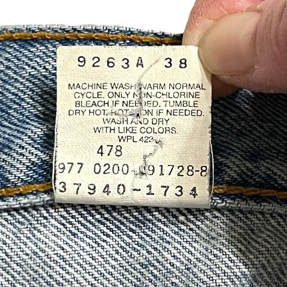 Vintage Levi’s Denim Raw Edge Shorts Size Jrs. 9 - Picture 7 of 8